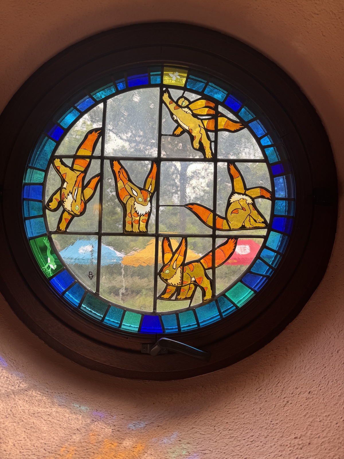 Посмтрите, какие милые окна!