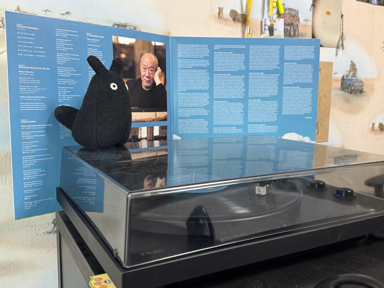Вот часть того, что я увёз себе на память. Пластинка Joe Hisaishi (автора всей музыки у Миядзаки) с записью его концерта в Германии + Тоторо, который теперь сидит у меня на проигрывателе