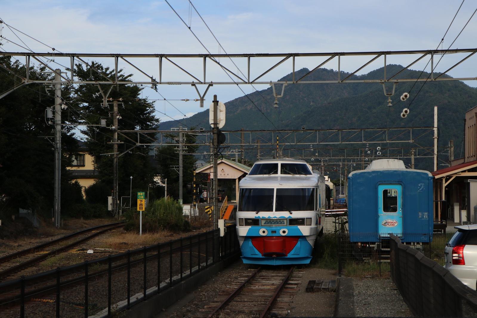 А еще тут угарают по смешным поездам